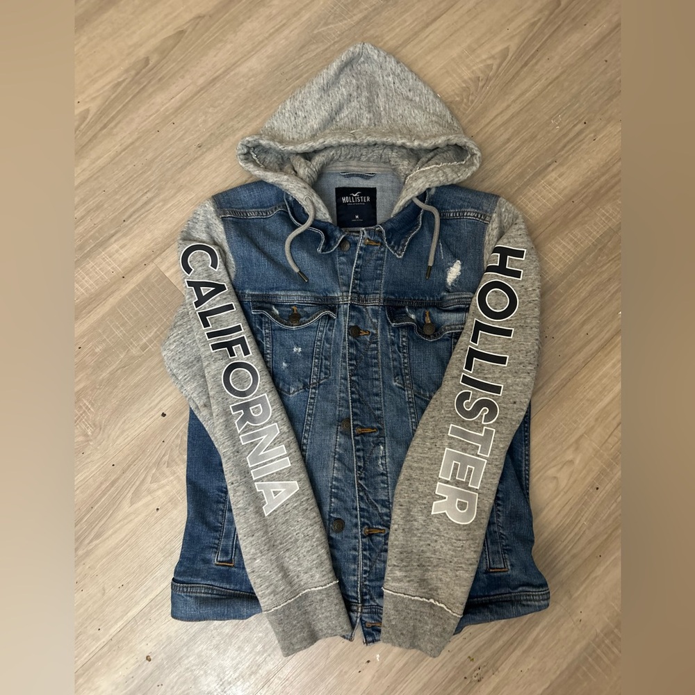 Like New Hollister Jean Jacket with Sweatshirt Logo Sleeves Unisex size M